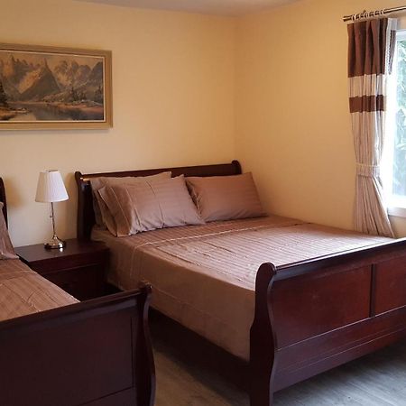 Richmond Vancouver Airport Comfy Home エクステリア 写真