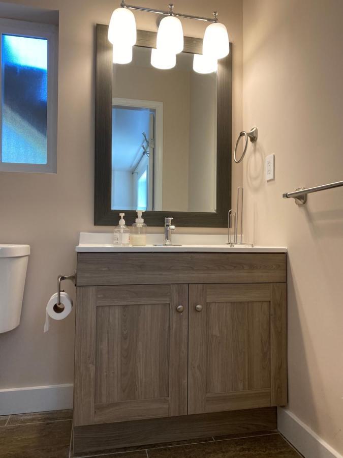 Richmond Vancouver Airport Comfy Home エクステリア 写真