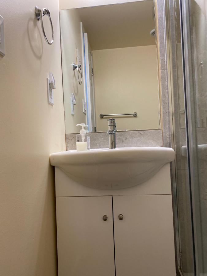 Richmond Vancouver Airport Comfy Home エクステリア 写真