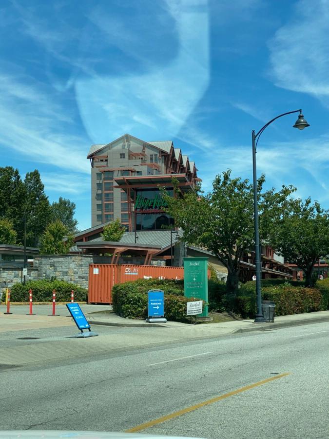 Richmond Vancouver Airport Comfy Home エクステリア 写真